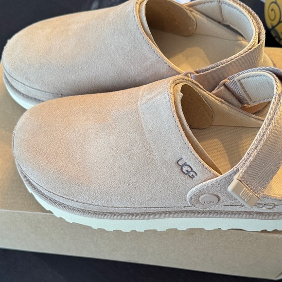 UGG Clogs - Picture 7 of 9